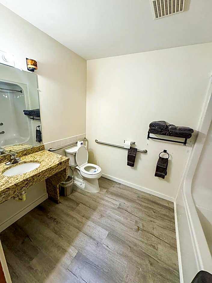 Photo 1 of 5 of 1 King Bed, Accessible