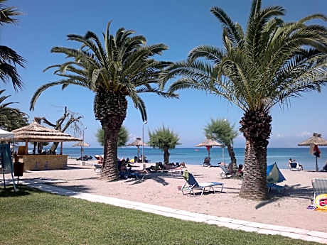 Three Stars Beach Hotel