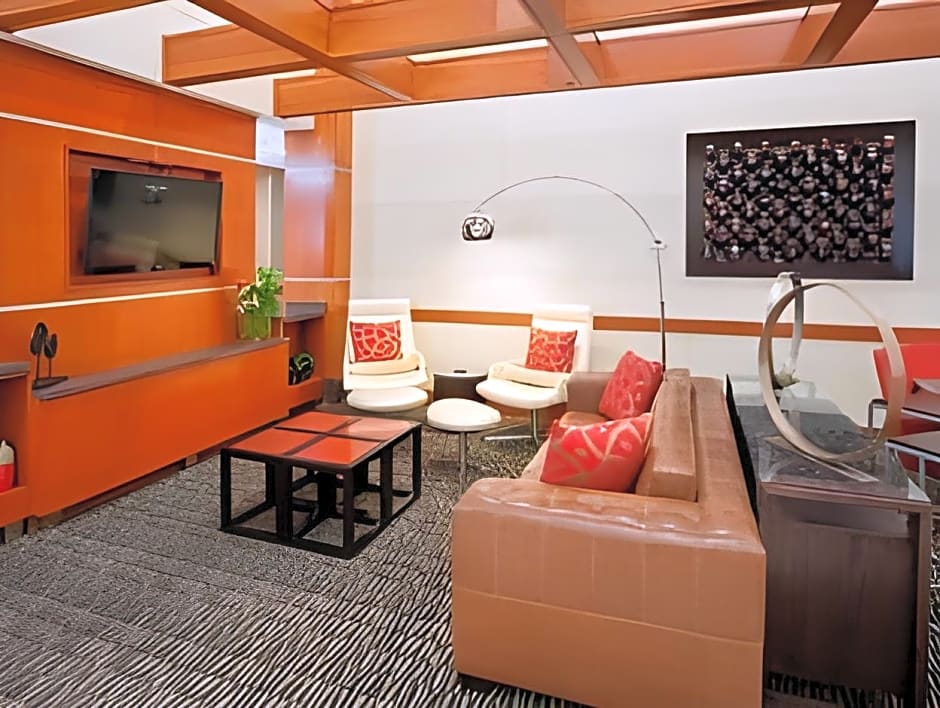 Holiday Inn Express Hotel And Suites Columbus Edinburgh By IHG