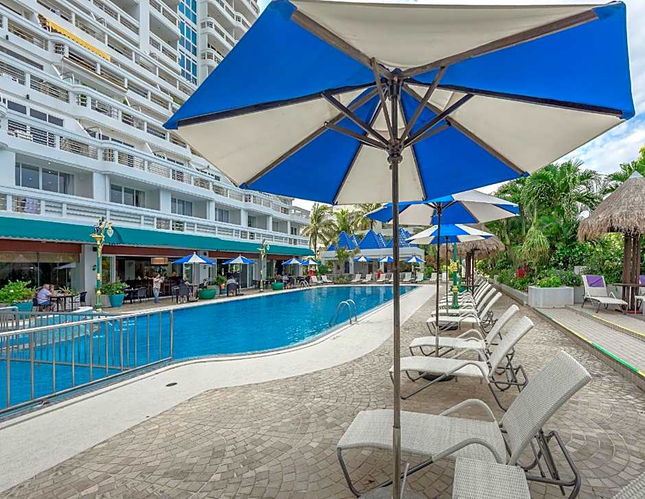 Andaman Beach Suites Hotel, Patong Phuket