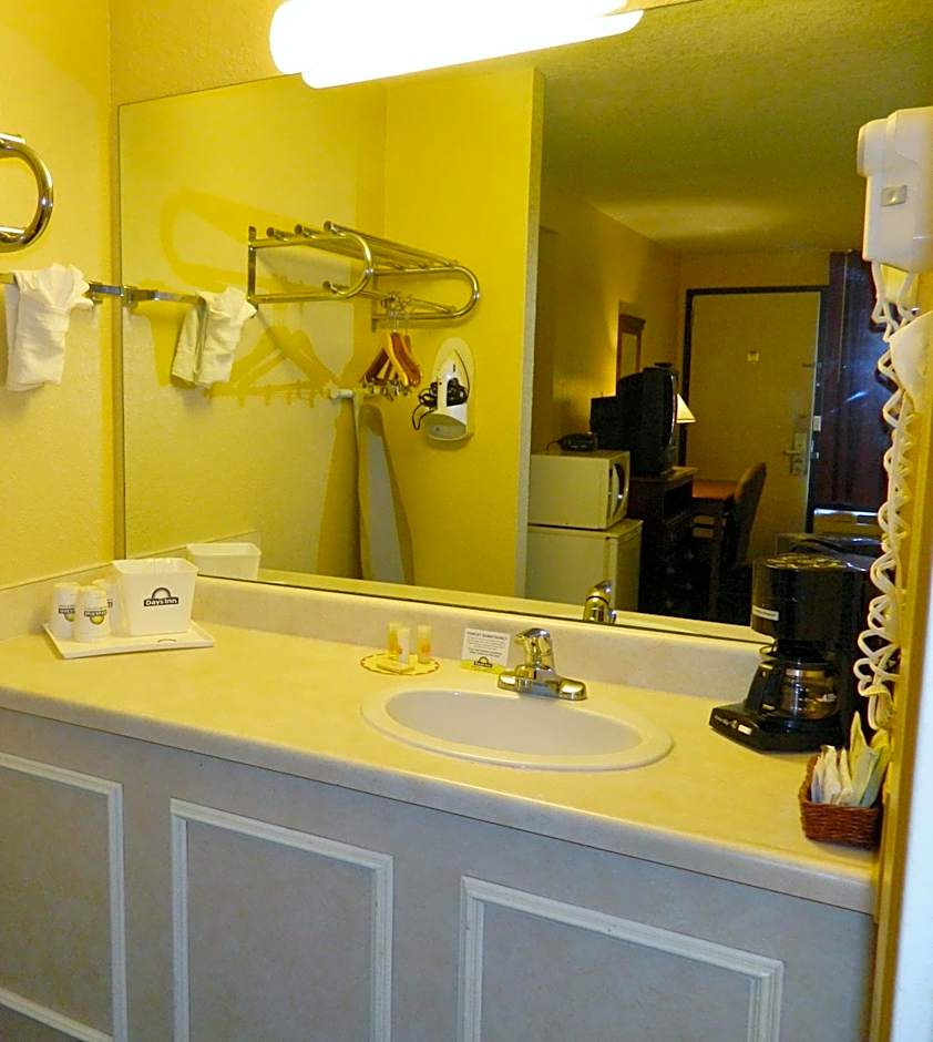 Days Inn by Wyndham Galleria-Birmingham