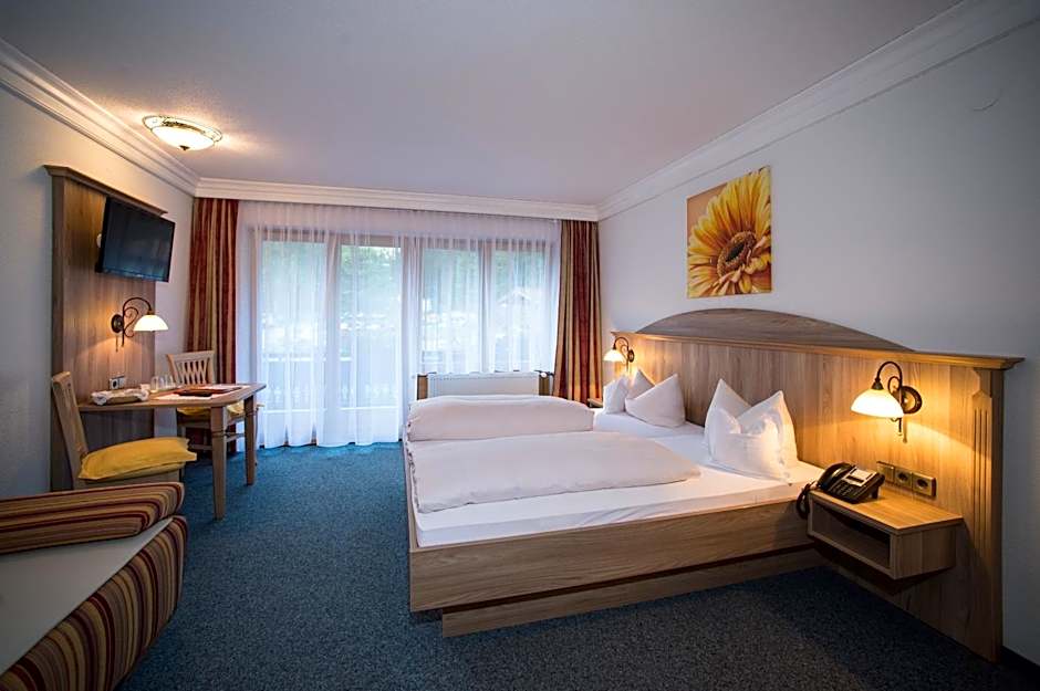 Aktivhotel & Gasthof Schmelz Ihr familienfreundliches Urlaubs Hotel mit Wellness, Almsauna, Chiemgau Karte