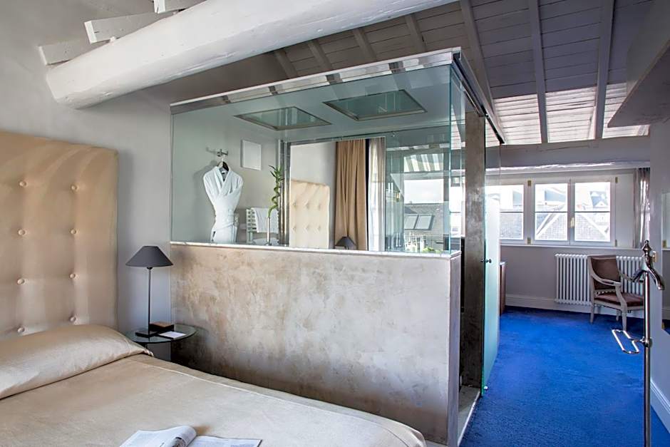 Photo 1 of 7 of Junior Suite