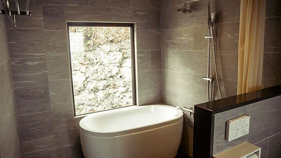 MARINX POOLVILLA NAKANDAKARI