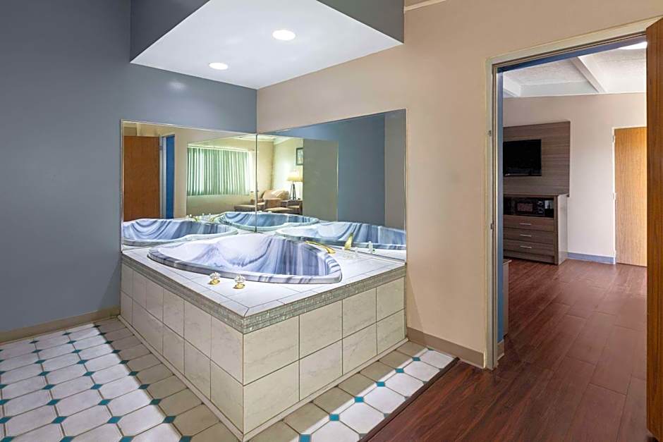 Baymont by Wyndham Bay City