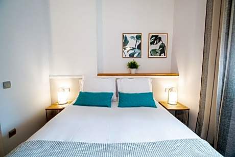 Two-Bedroom Family Apartment - Galceran Marquet 8