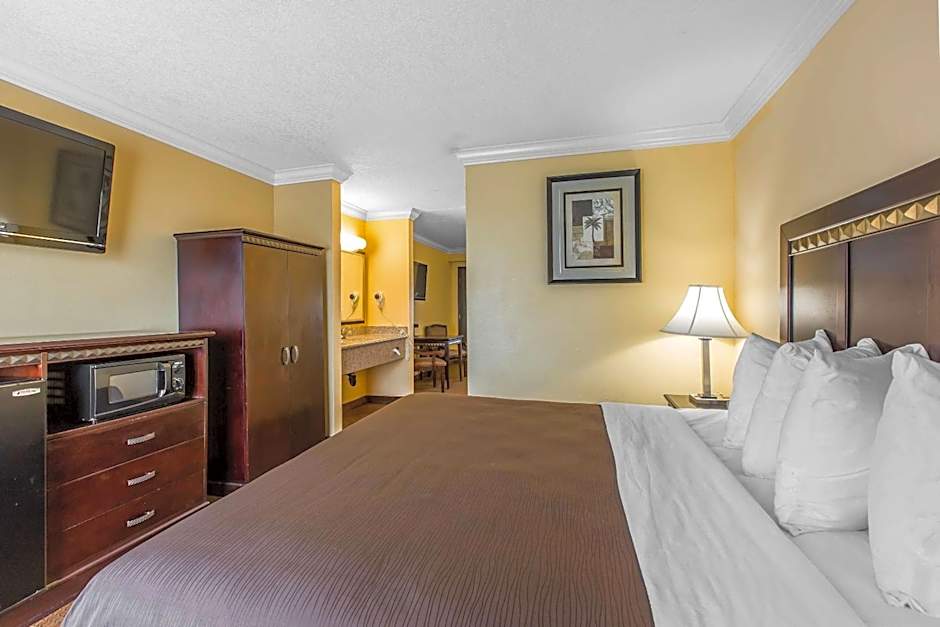 Quality Inn & Suites Bell Gardens-Los Angeles