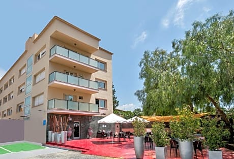 Hotel H
