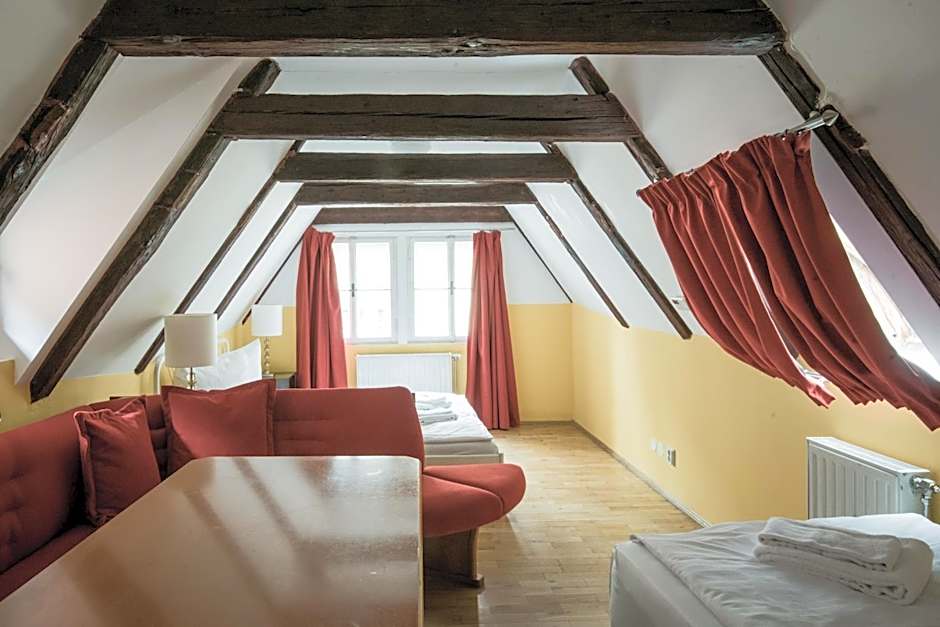 Charles Bridge Hostel & Apartments