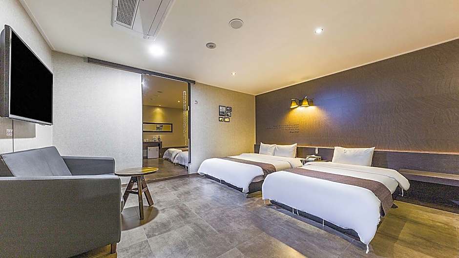 S& Hotel