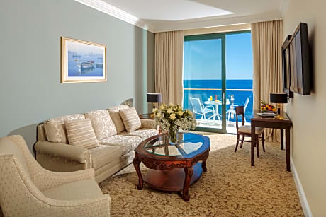 DELUXE KING SUITE WITH SEA VIEW & BALCONY