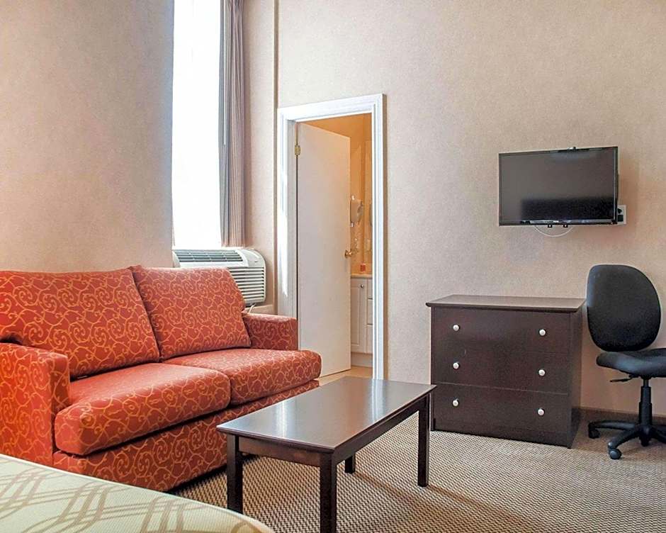 Woodstock Inn and Suites