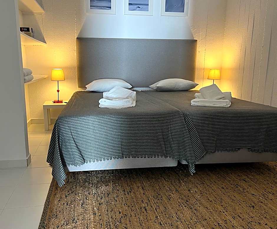 Pine House - Faro Airport, Beach and City Center