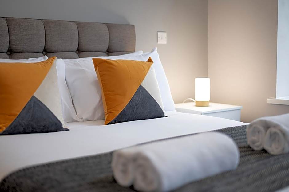 Contractor Base - Kitchen - Parking Included