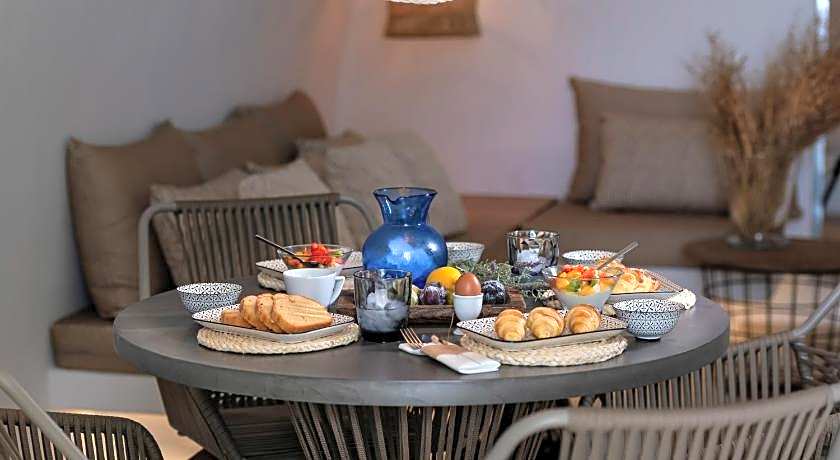 White Santorini Suites & Spa