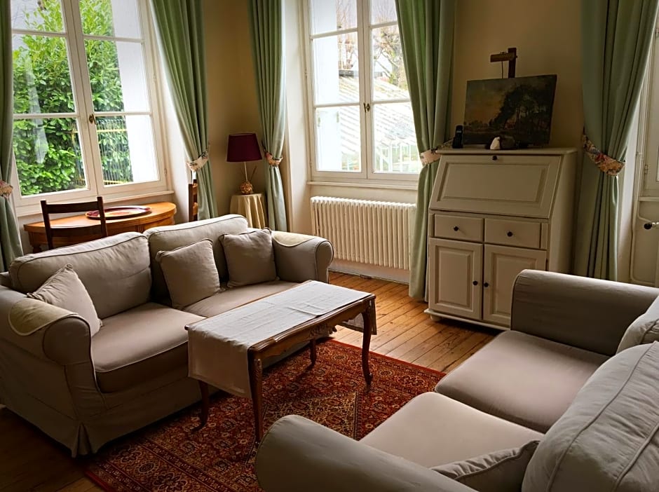 AU MANOIR DE LA BARRE