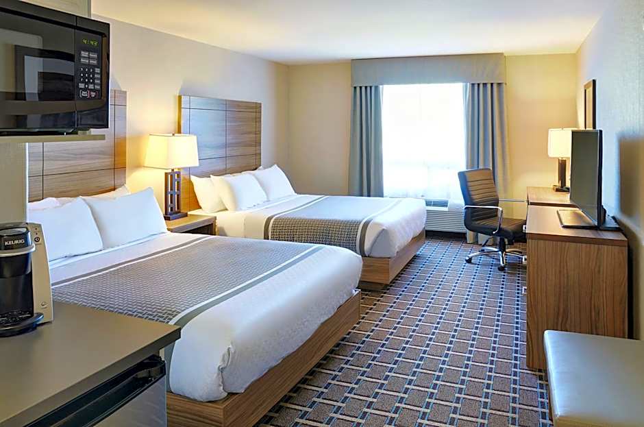 Pomeroy Inn and Suites Vermilion