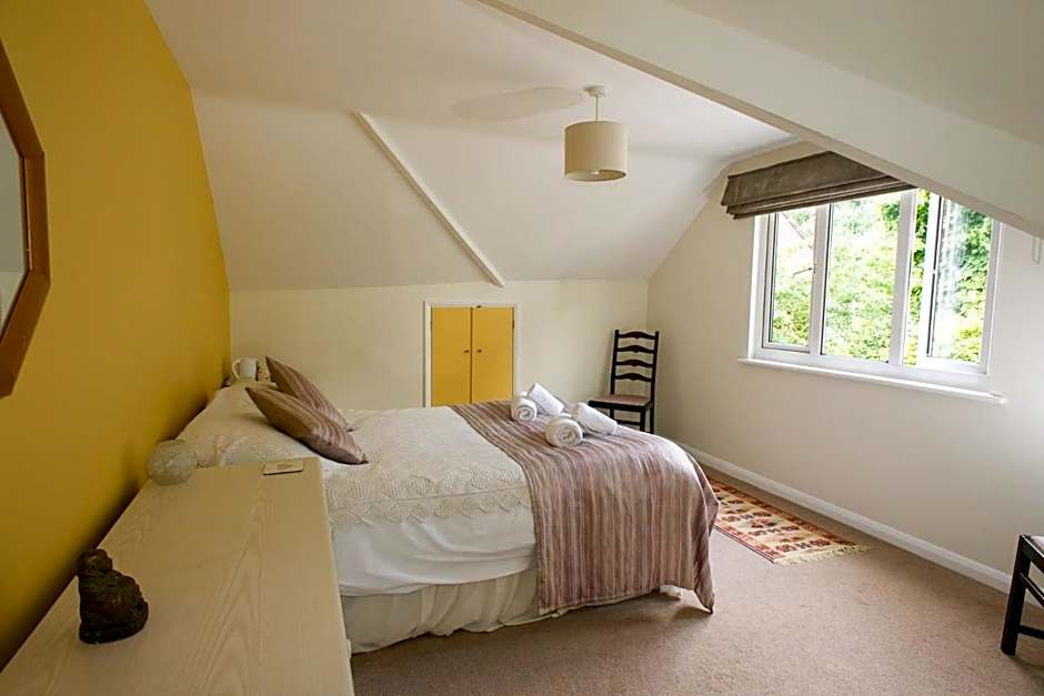 Healing Waters Sanctuary, Peaceful Retreat House, Glastonbury