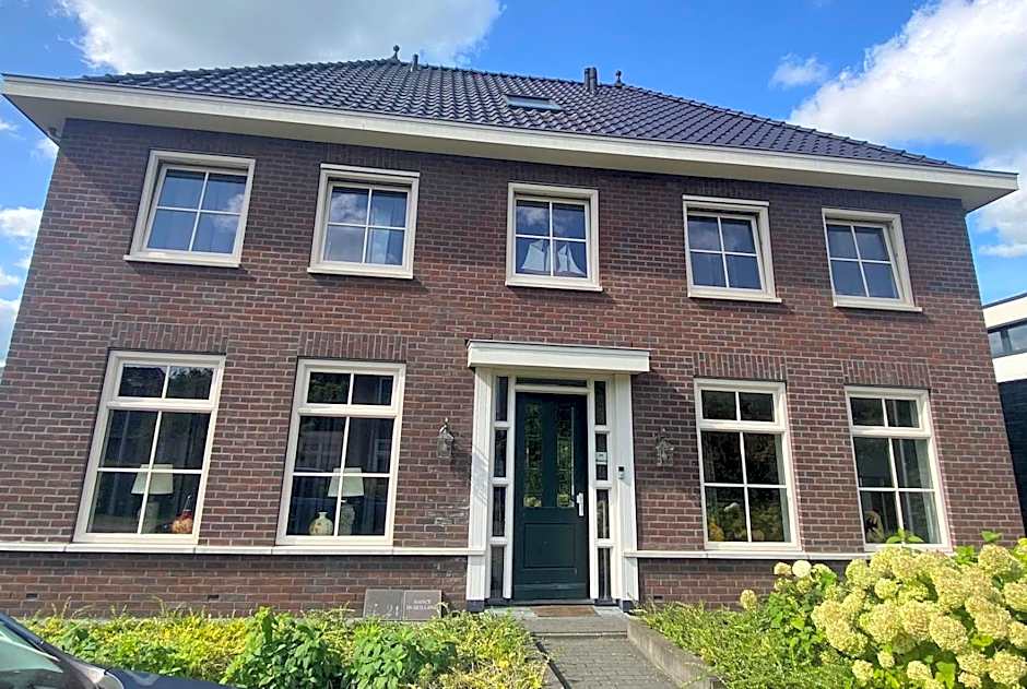 B&B nancy in holland met eigen badkamer , Jacuzzi niet inclusief , independent bathroom jacuzzi not included