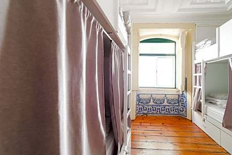 Bed in 6-Bed Mixed Dormitory Room