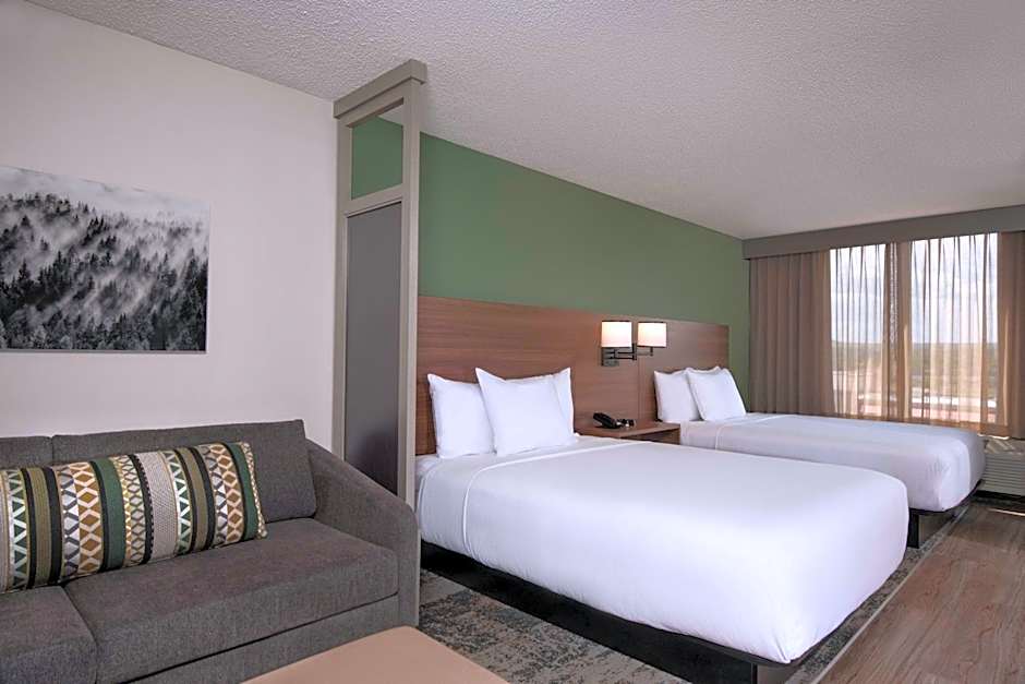 Photo 1 of 5 of 2 Queen Beds with Sofabed, High Floor