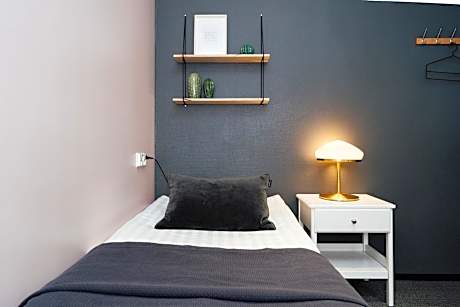 Budget Single Room with Shared Bathroom without window