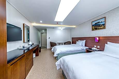 Twin Room with Mountain View
