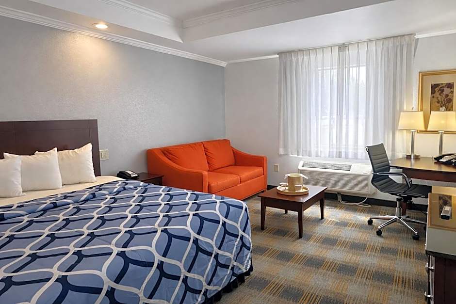 Riverview Inn & Suites