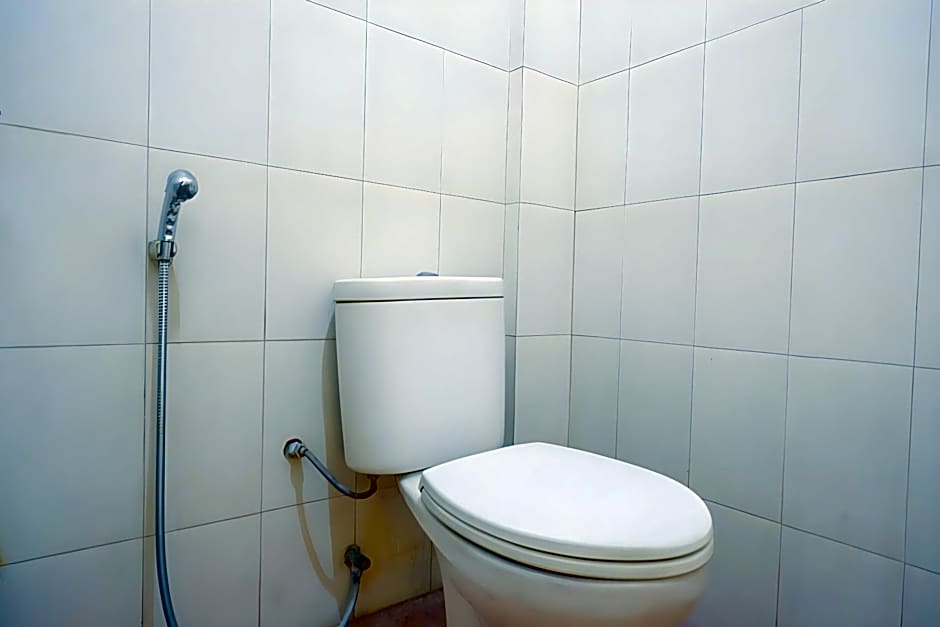 Pandawa Guest House @ Ngaliyan Square Mitra RedDoorz