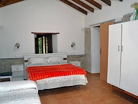 Quadruple Room with Private Bathroom