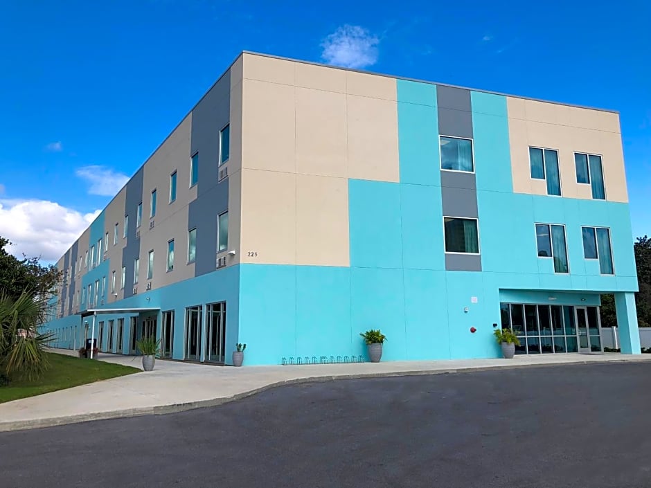 Travelodge by Wyndham Panama City Beach / Beachfront