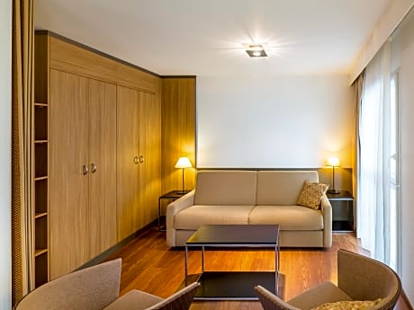 Studio with 1 double bed + 2 trundle beds