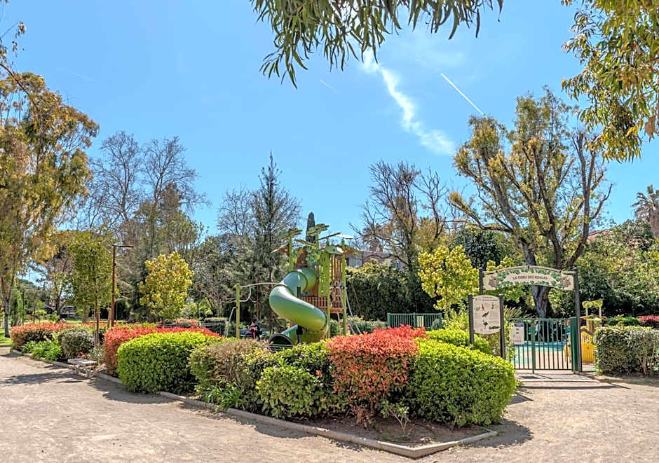 Les 15 Pins & La Mer -Your green getaway near sea & beach