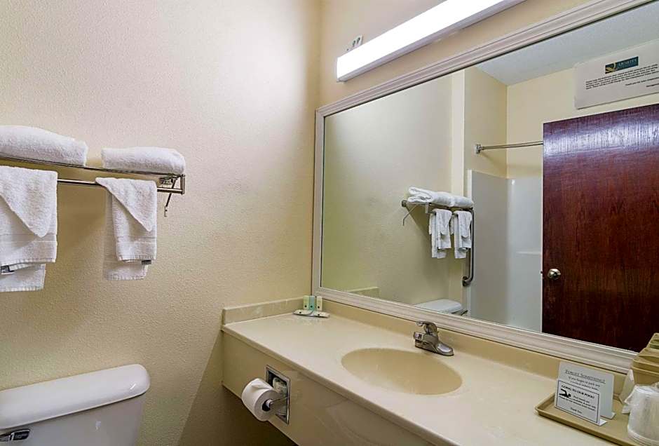 Quality Inn & Suites Harvey - Chicago Southland