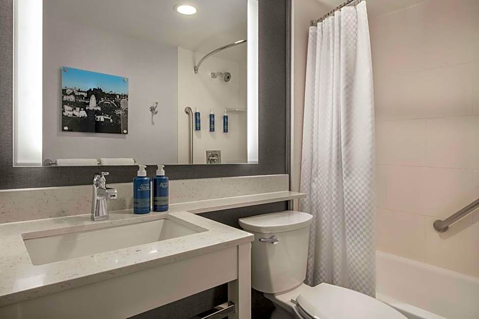 Four Points by Sheraton Los Angeles Westside