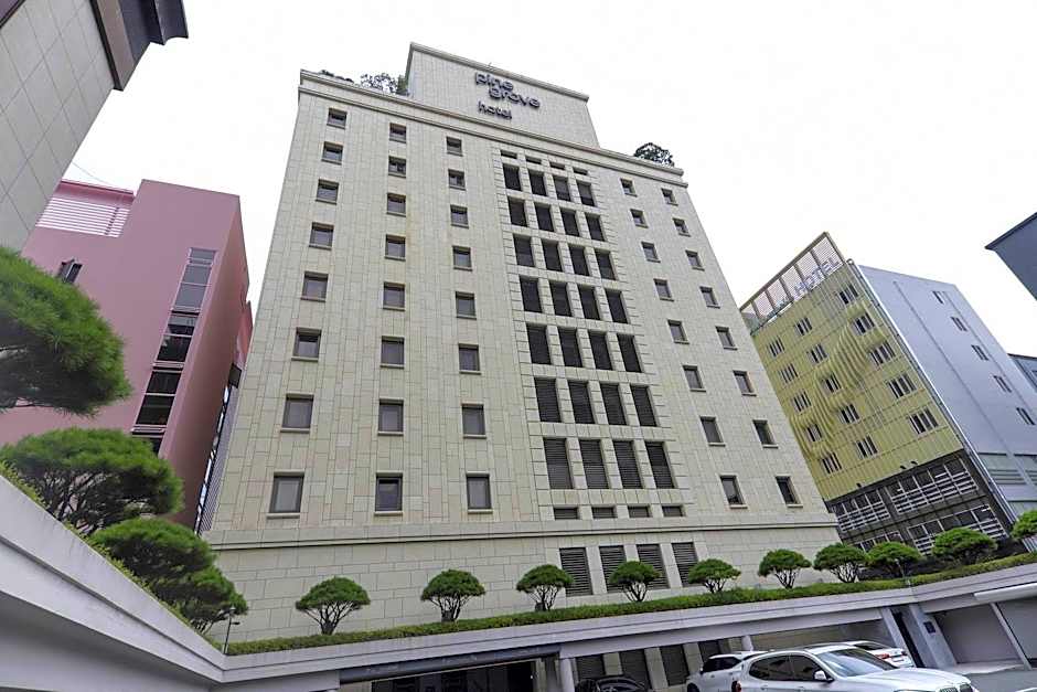 Pinegrove Hotel