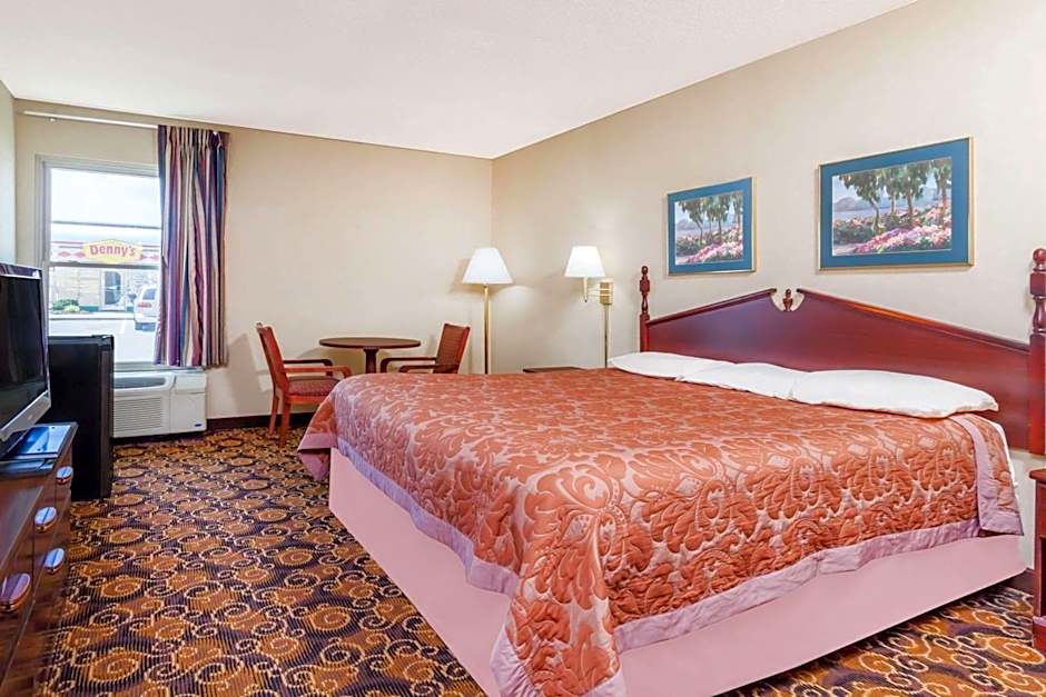 Super 8 by Wyndham Evansville North