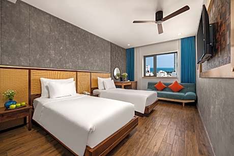 Triple Room with Partial Sea View