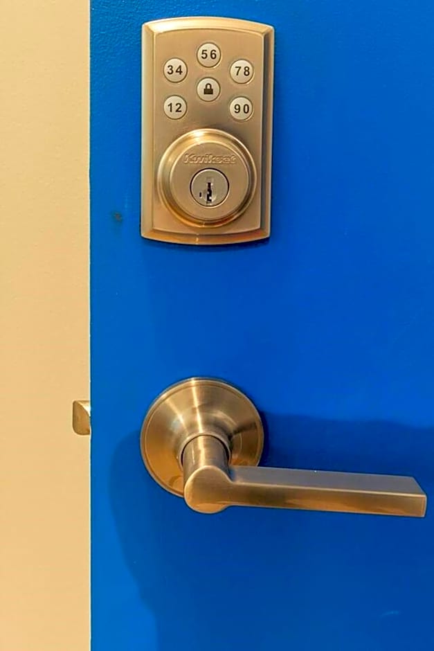 Self Check-in-washer-dryer-4ksmart Tv-king Bed-gym