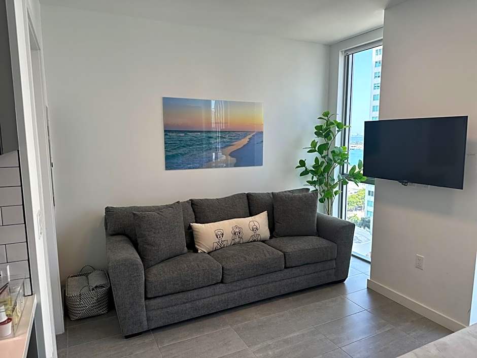 Comfortable Studio with King Bed and Queen Sofa-bed