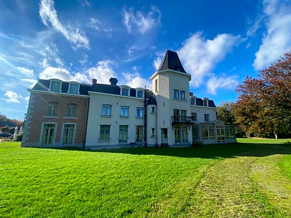 La chambre et le studio du château du golf de Bernalmont