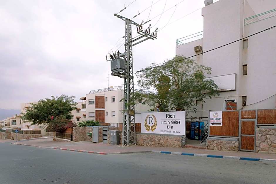 Rich Luxury Suites - Renovated