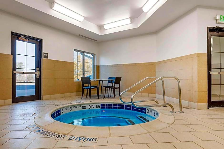 Comfort Inn & Suites Verona at Turning Stone Resort Casino