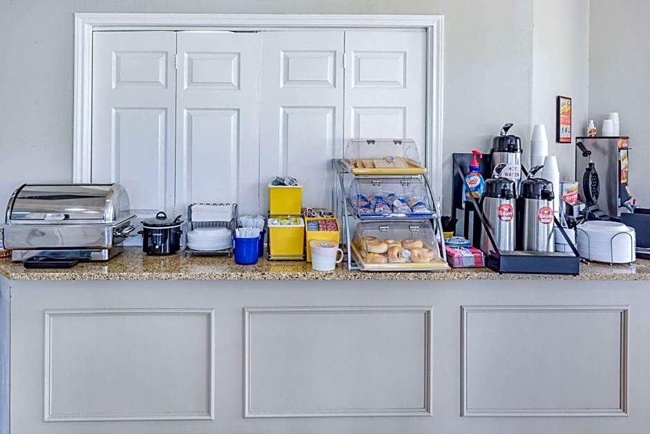 Days Inn & Suites by Wyndham Huntsville