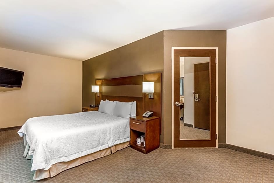 Hampton Inn By Hilton Grand Central