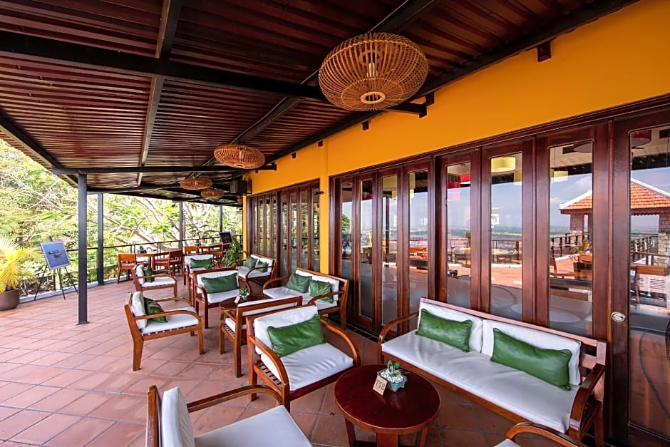 Victoria Nui Sam Lodge