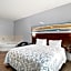 HomeTowne Studios by Red Roof East Lansing - Okemos