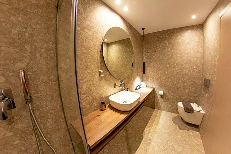 Kaiser Luxury Suites