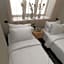 Happy Inn Rooms & Suites
