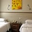 Hotel Crowded House